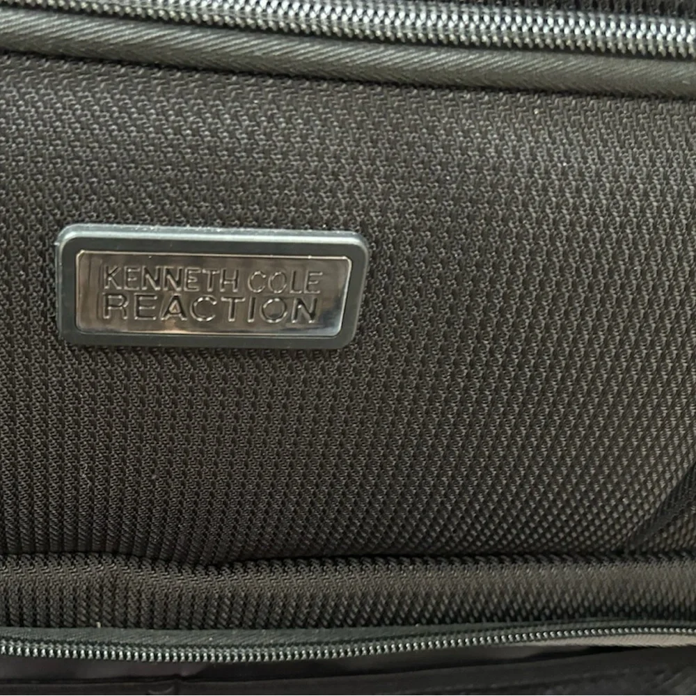Kenneth Cole Reaction EZ-Scan Computer/Messenger‎ Bag-Checkpoint Friendly Design